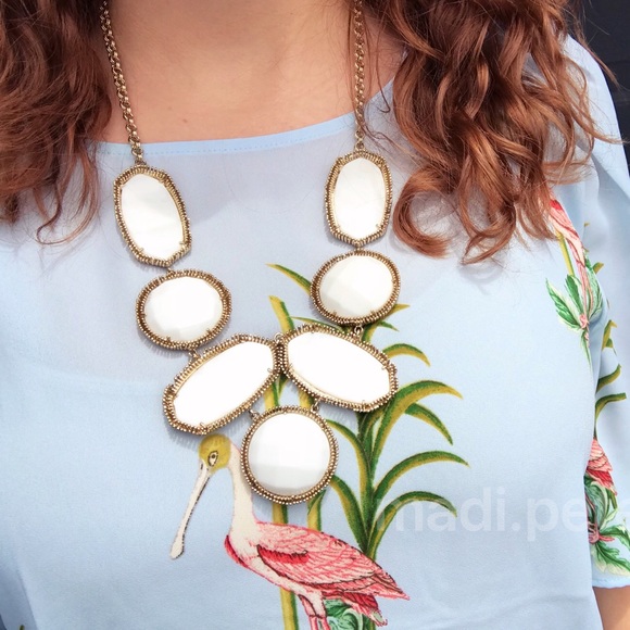 Kendra Scott Jewelry - Kendra Scott Vintage Necklace in White
